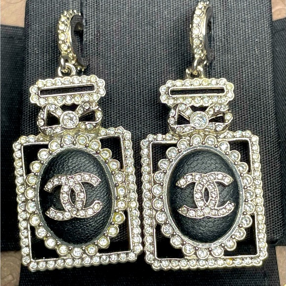 CHANEL 22B Black Lambskin Leather Palladium & Strass crystal Pierced Earrings - Picture 1 of 4